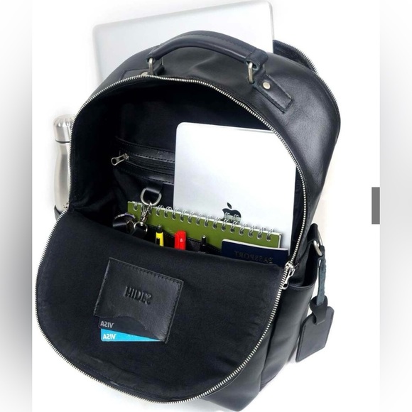 black backpack with leather straps Canvas and Cross Every detail of this adidas Excel Backpack - Model:BW 8614-16S / 8'6